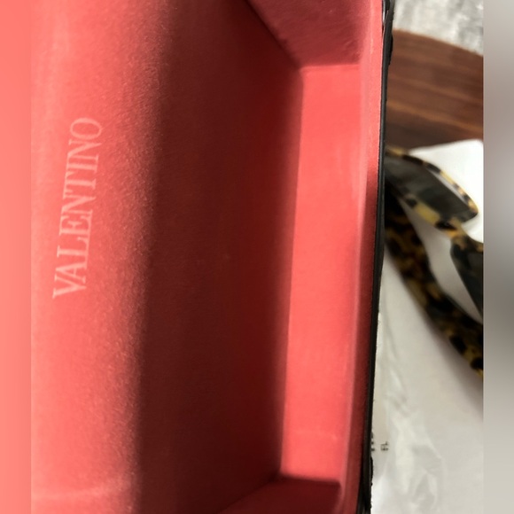 NWT Valentino 54mm square brown tan color sunglasses - Picture 10 of 12